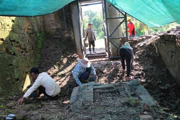 Preservation and support of Prasat Dang Tong